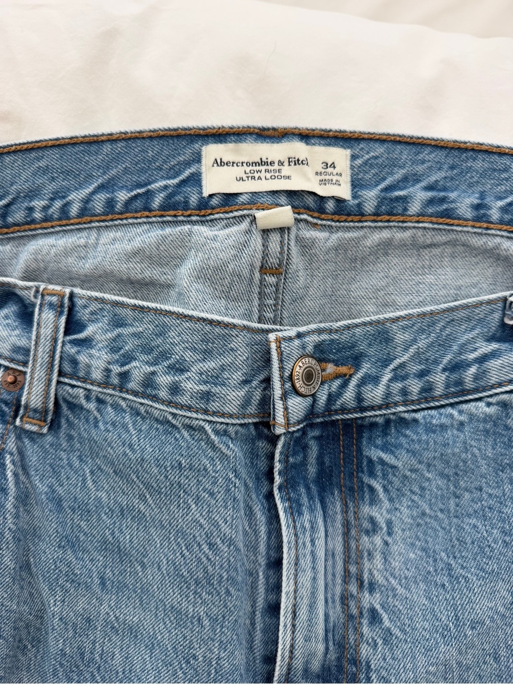 Abercrombie & Fitch Low Rise Ultra Loose Jeans - Curve Love - Picture 2 of 3